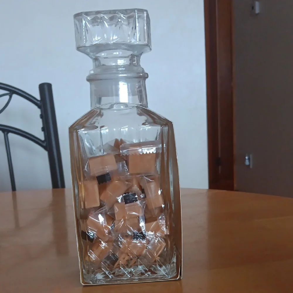 Whiskey Or Bourbon Fudge In Glass Decantor NWT - Picture 3 of 5